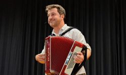 <i>24 de enero (19h) </i><b><br>STORIE NAPOLETANE</b><br> Simone Negrin (Italia) <br> TEATRO-NARRACIÓN ORAL con música en directo</br>