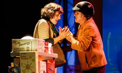 <i>20 y 21 de diciembre (19h) </i><b><br> ESCUPIR AL CIELO <br></b>Azar Teatro (Castilla-León)<br> TEATRO- COMEDIA NEGRA